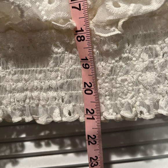 NWT Express Women’s Light Cream/White Embroidered Lace Top size small - Picture 8 of 10